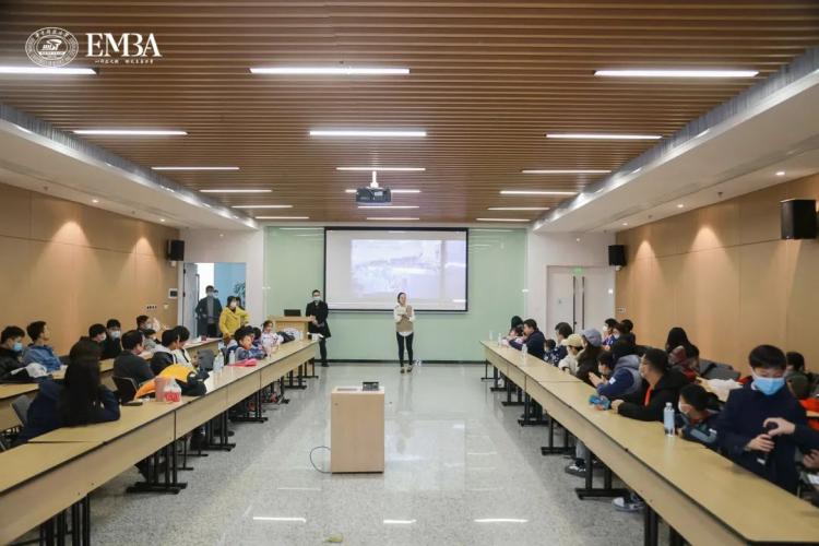 NG体育网站-华中科技大学EMBA云游华科·武汉光电国家研究中心活动举行